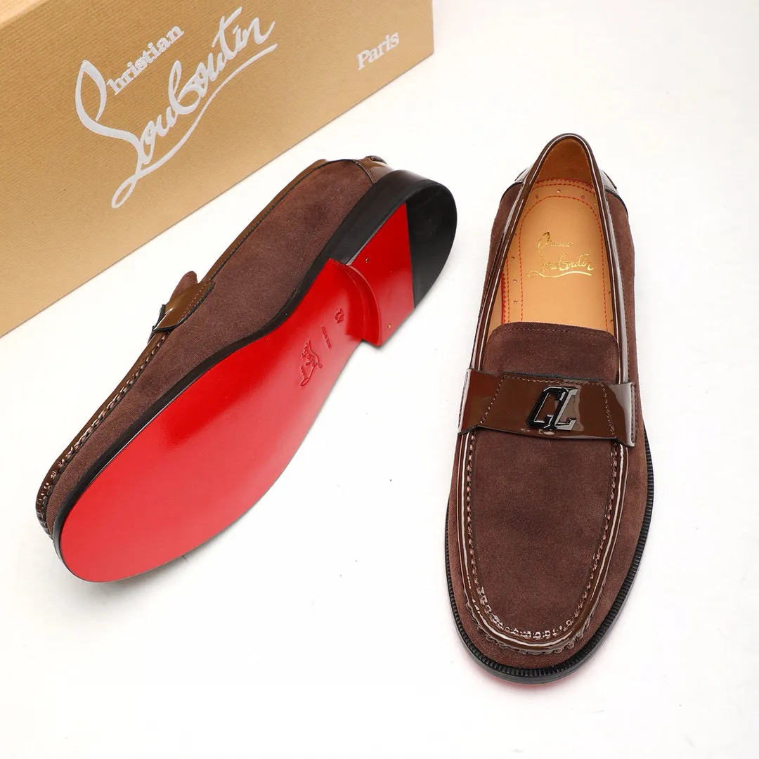 Batch 1,080 yuan 💰••New real shots••CL～High-end men’s 👔casual•loafers with red soles! ••🆑Genuine and top-quality goods from original orders ••✅💯 Purchase goods from top-quality original orders! Original imported patterned cowhide ➕Imported cowhide lining ➕Cowhide feet ➕Original leather outsole~🉑️Feel free to compare the authentic ones! Size: 38-44 (45.46.47 can be customized)